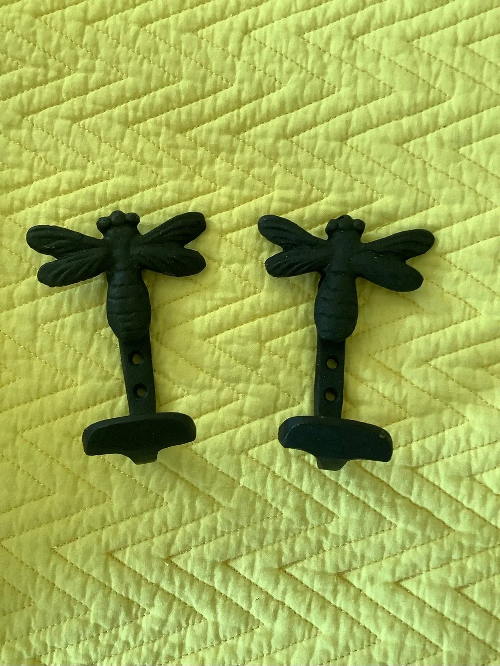 Southern Living at Home Cast Iron Bee Wall Hooks (set of 2) - Black